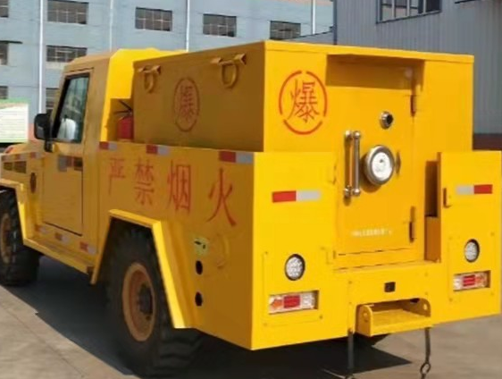 盐津凯龙爆破器材运输车：保障爆破任务的安全运行