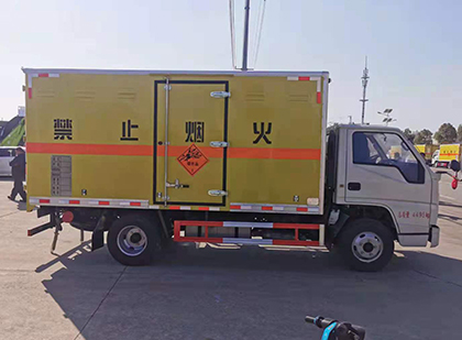 盐津爆破器材运输车工人安全操作规范与智能技术保障